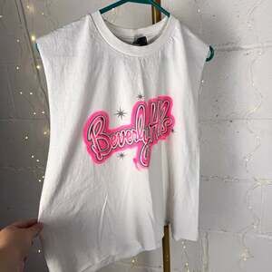 Beverly Hills Graphic T-Shirt XL White Pink Y2K Cut Off Sleeves Muscle Tee